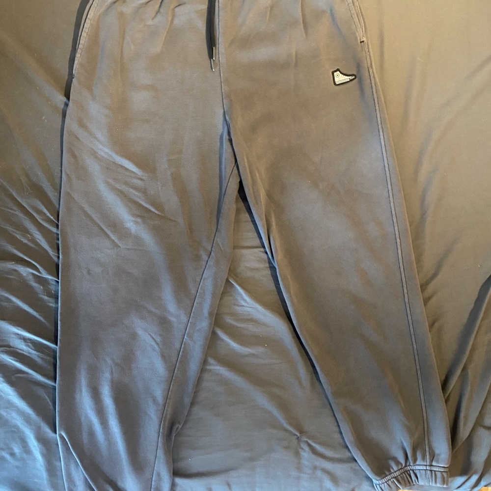 Gray baggy converse sweatpants